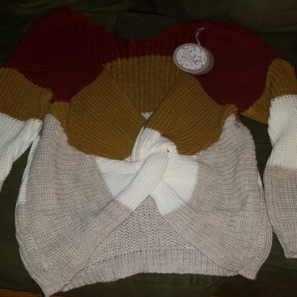 Colorblock Sweater. - Picture 3 of 6